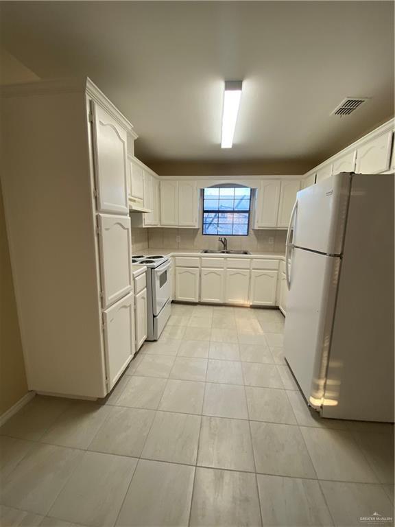 Building Photo - 10 Pine St