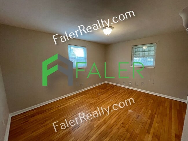 Building Photo - Charming Cape Cod w/ Garage