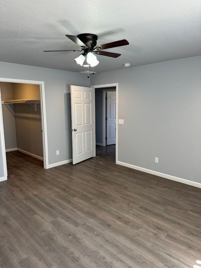 Building Photo - 324-326 W Coral Dr