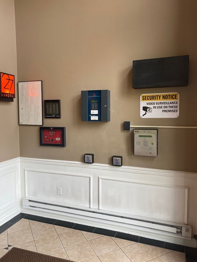 Building Photo - 2 bed/2 bath 4th Floor Unit in Cherry Creek! Covered Parking & Laundry Included!