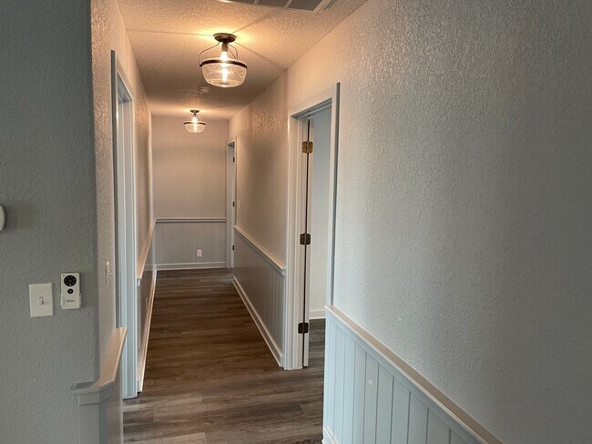 Building Photo - 9969 Glen Rd