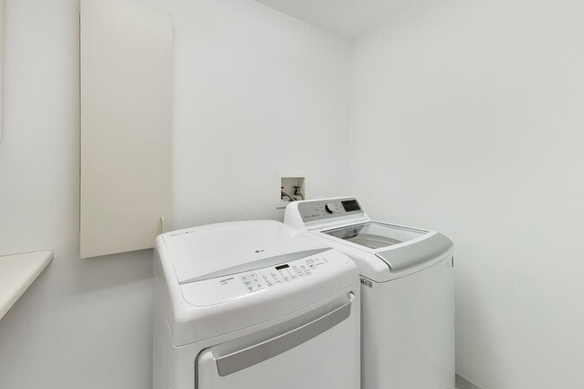 Building Photo - 417 Ashbury Dr