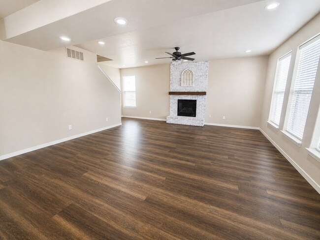 Building Photo - Beautiful 2-Story Home In Hidden River. Finished Basement. Turfed Backyard.