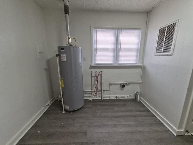 Building Photo - 2607 Lincoln St