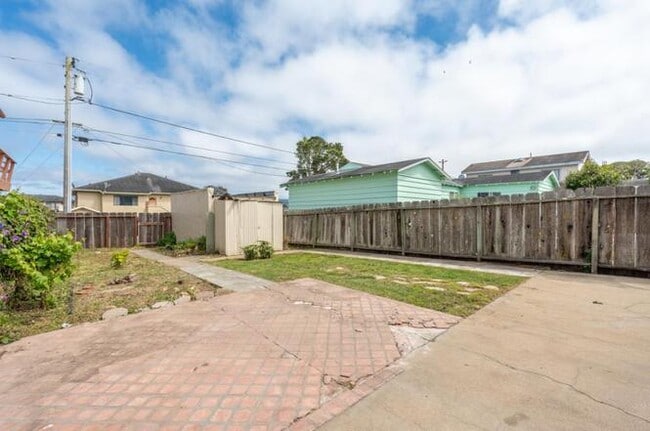 Building Photo - 241 Clay St