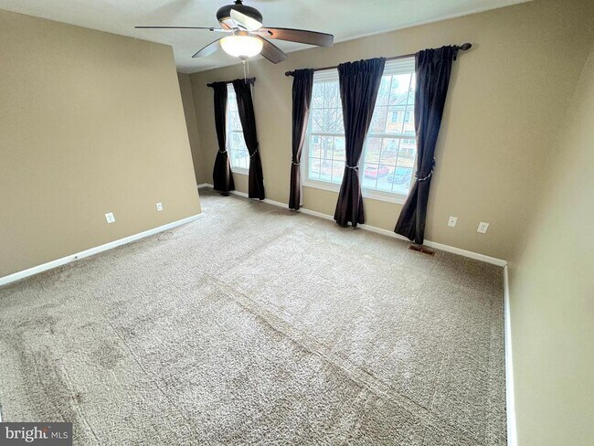 Building Photo - 2108 Commodore Ct