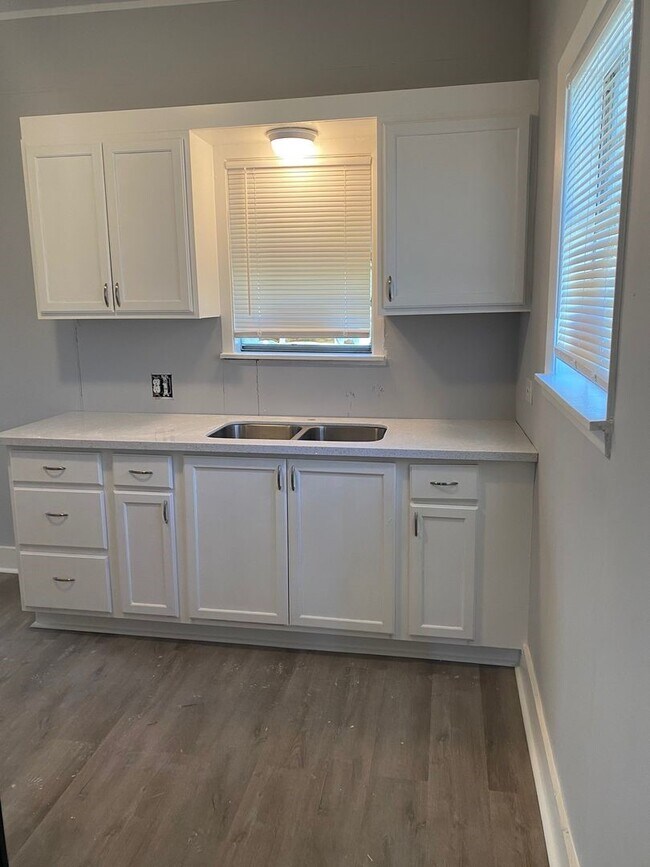 Building Photo - 1409 9th St