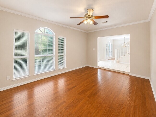 Building Photo - 709 Ridgemont Dr