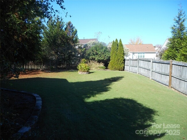 Building Photo - 17207 Overstone Ct