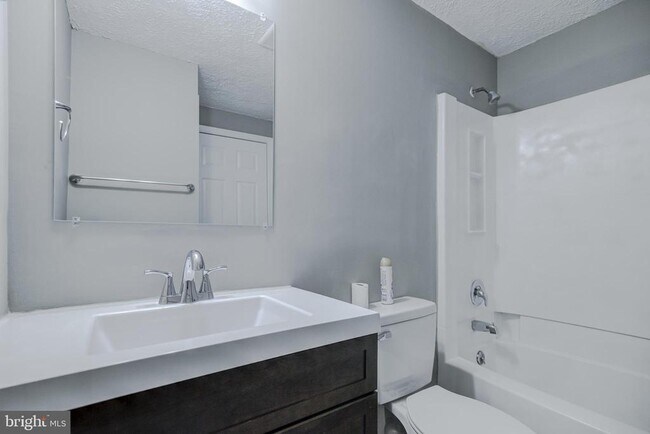 Building Photo - 10904 Huntington Woods Cir