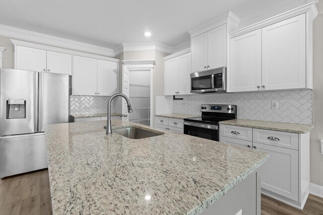 Building Photo - 234 Linsmore Ave