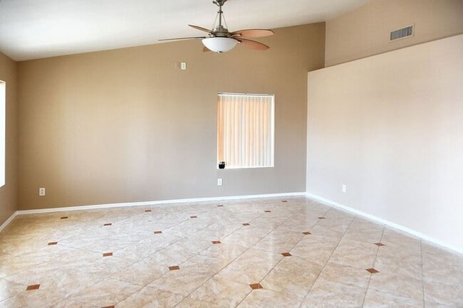 Building Photo - Great Location! Lovely 3Bedroom Plus/ 2Bathroom Chandler Home!