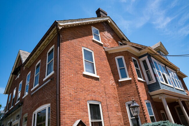 Building Photo - Chelsea Avenue Court