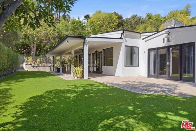 Building Photo - 999 Casiano Rd