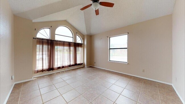 Building Photo - Northeast El Paso 5bed Refrig A/C house in...