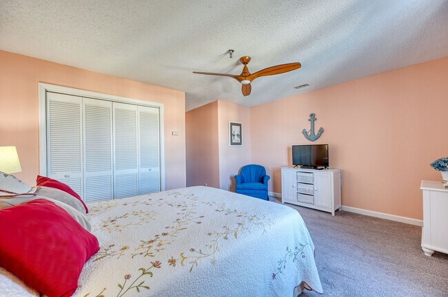 Building Photo - PRICE JUST REDUCED! FURNISHED OFF-SEASON MONTHLY RENTAL AVAILABLE NOW