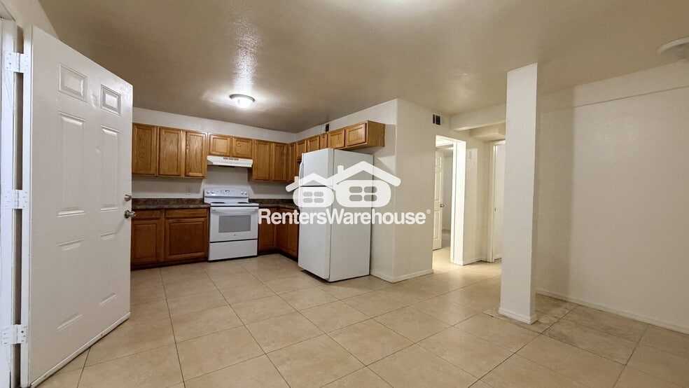Building Photo - 325 S Pioneer