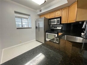 Building Photo - 115 Gardens Dr