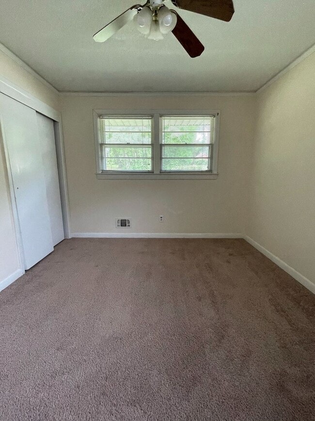 Building Photo - Forest Acres