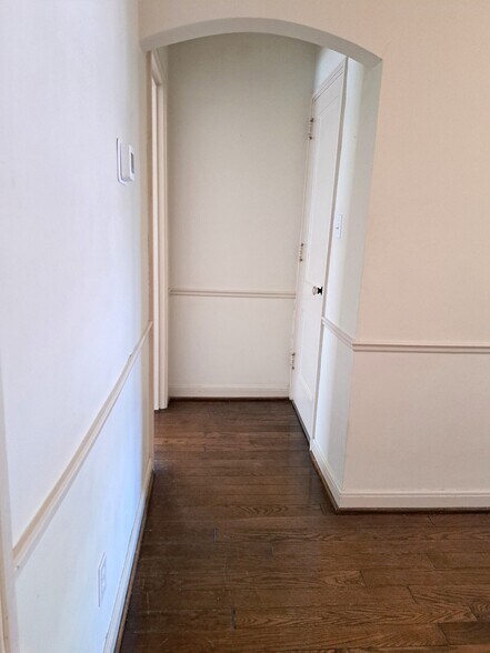 Hall to bath/bedroom - 1331 W 6th Ave