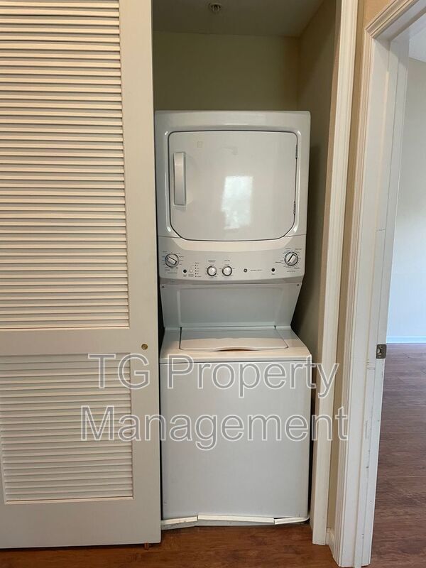 Building Photo - 575 Oakleaf Plantation Pkwy