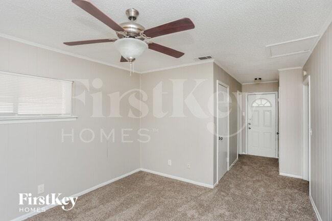 Building Photo - 604 Stonewall Dr