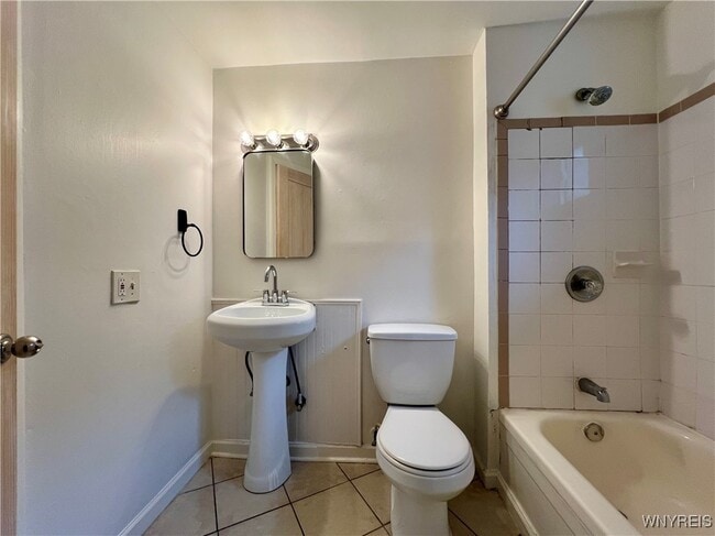 Building Photo - 15 Abbottsford Pl