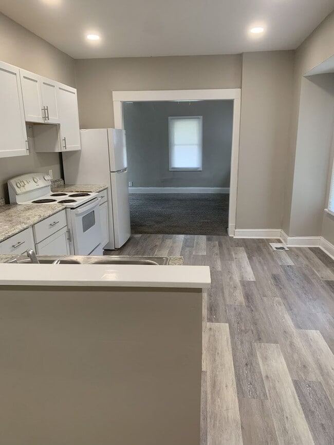 Building Photo - Single Family Home in KC