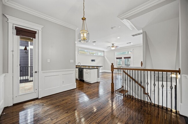 Building Photo - 1126 W 23rd St