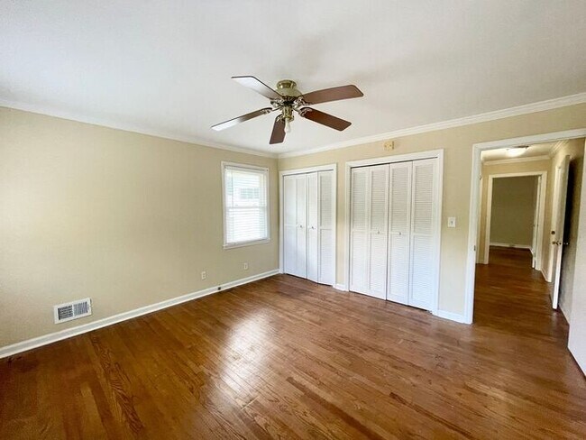 Building Photo - Lexington- Offering Self Guided Tour with RENTLY!