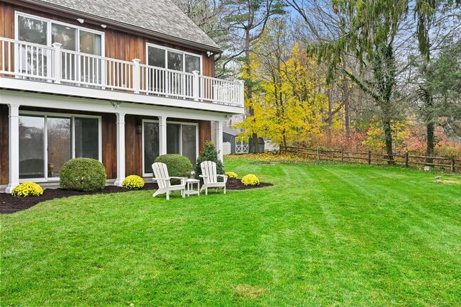 Building Photo - 144 W Norwalk Rd