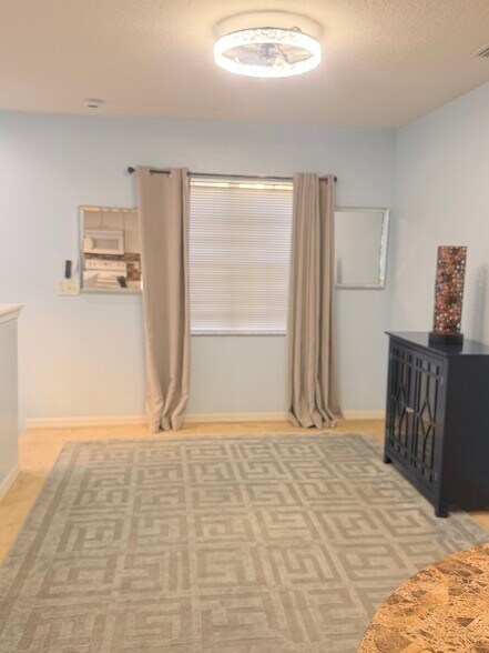 Building Photo - 16131 Loneoak View Dr