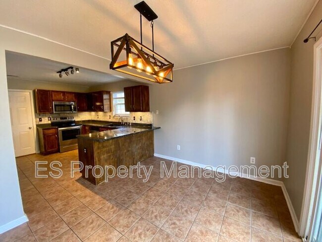 Building Photo - 15382 Ten Point Dr