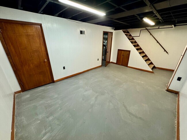 Building Photo - Charming 2-Bed 1-Bath Home in Avalon!