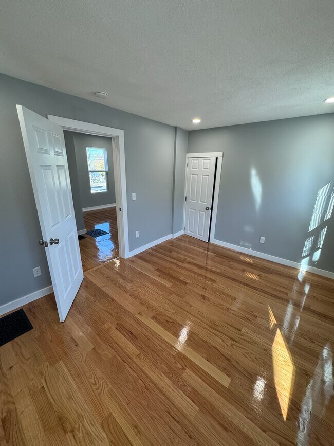 Building Photo - 193 Winter St