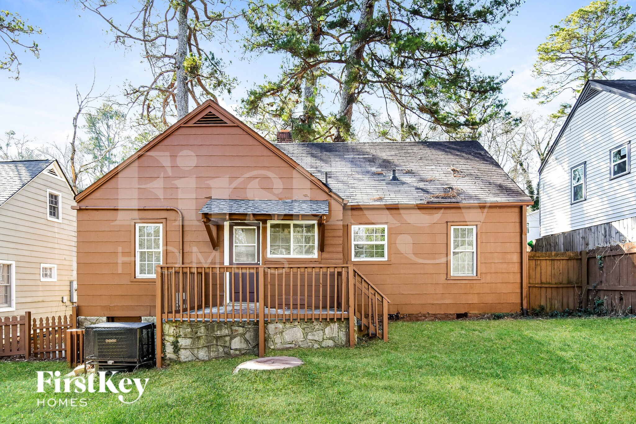 Building Photo - 1567 Mayflower Ave SW