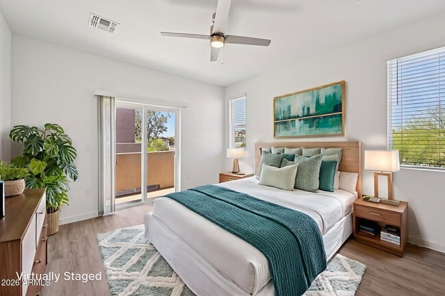 Building Photo - 2125 E Voltaire Ave