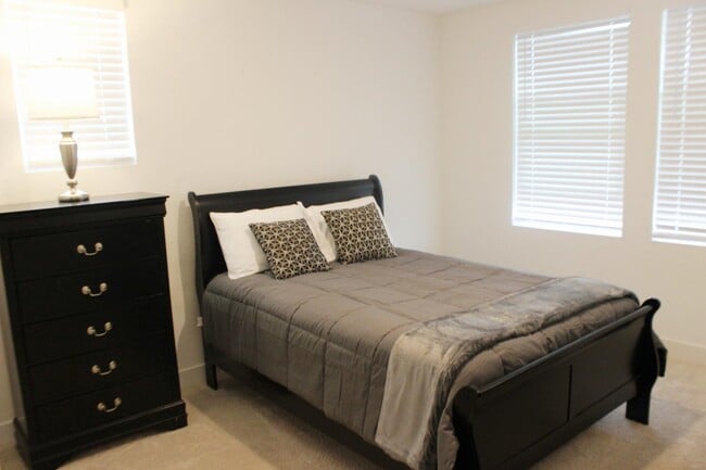 Building Photo - 15980 Mavericks Ln