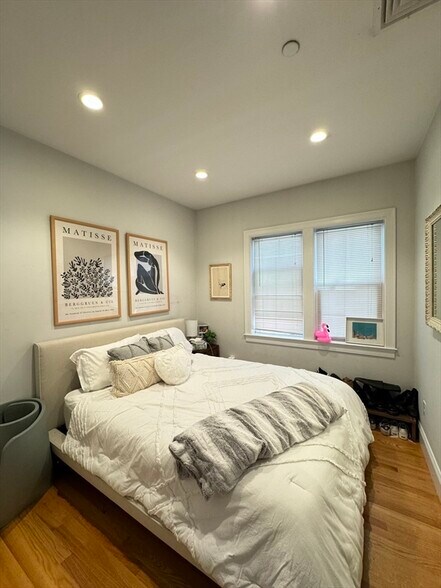 Building Photo - 387 W Broadway