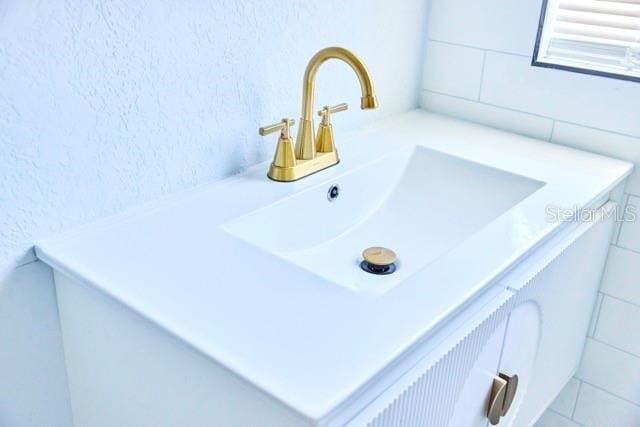 Building Photo - 3917 E Hanna Ave