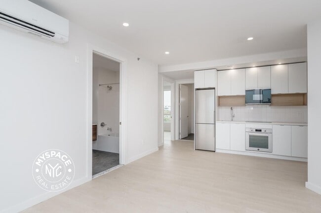 Building Photo - 280 Meeker Ave