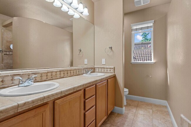 Building Photo - 8204 Ashcrest Ln