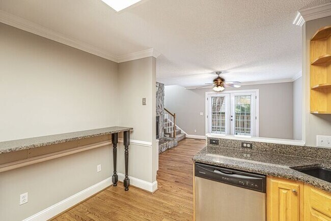 Building Photo - NW Large Updated Home! LR, DR, Den, FP, Ha...