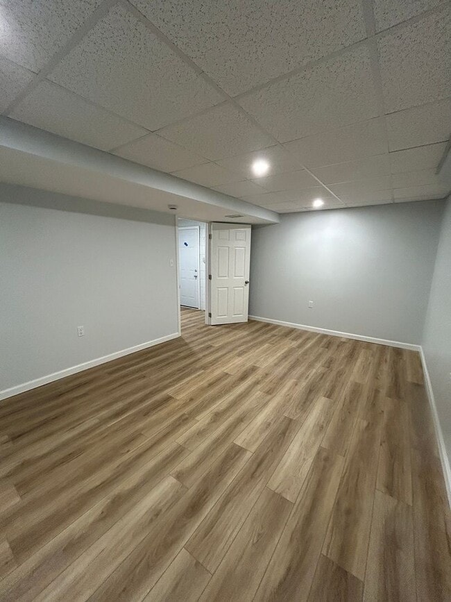 Building Photo - 506 Crescent Boulevard Extension