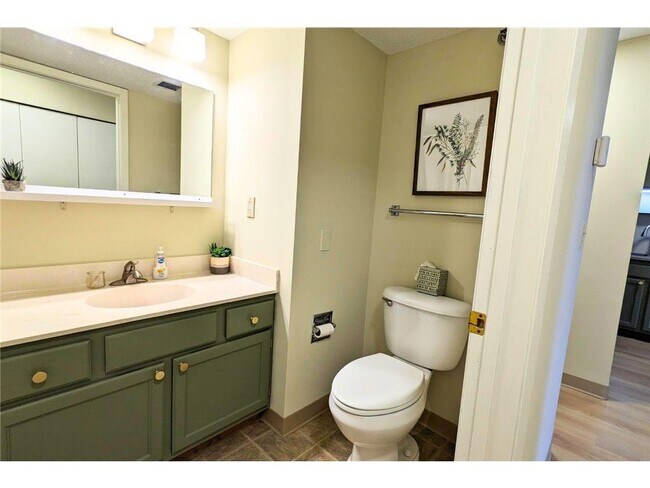 Building Photo - 6500 Woodlake Dr