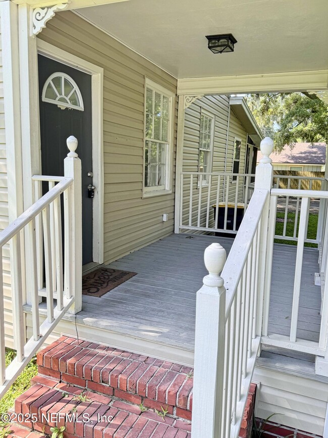 Building Photo - 1276 Menna St