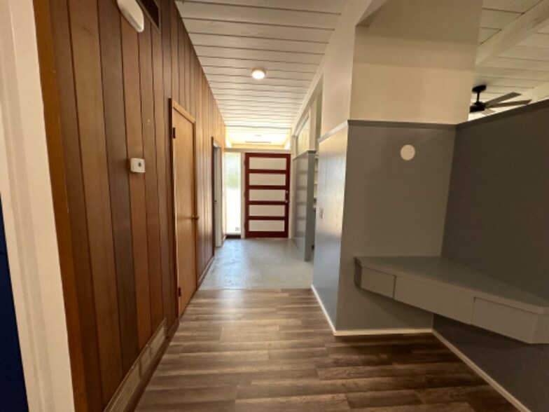 Building Photo - 1036 W Alamos Ave