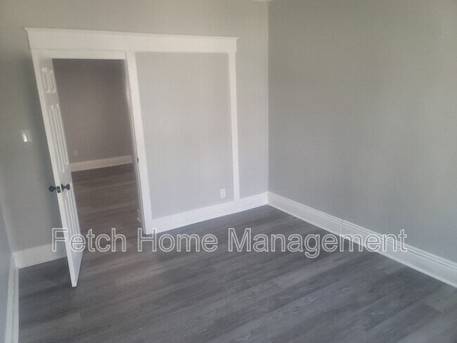 Building Photo - 264 W Cottage Pl