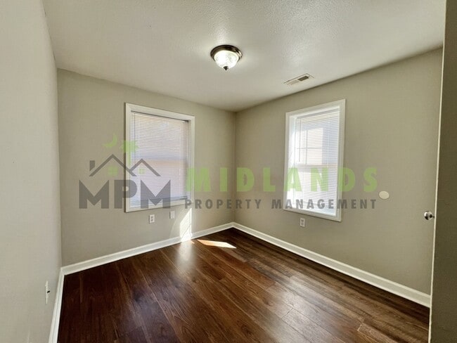 Building Photo - 472 Coleman Ave