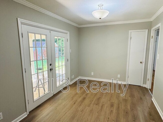 Building Photo - 664 Joryne Dr